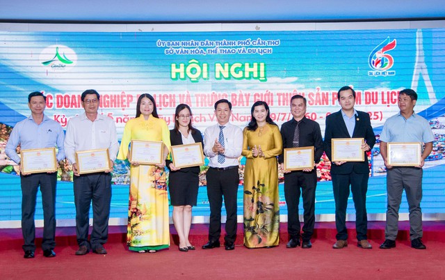 TP Cần Thơ: Hội nghị Doanh nghiệp Du lịch và Trưng bày giới thiệu sản phẩm du lịch- Ảnh 7. TP Cần Thơ: Hội nghị Doanh nghiệp Du lịch và Trưng bày giới thiệu sản phẩm du lịch- Ảnh 7.