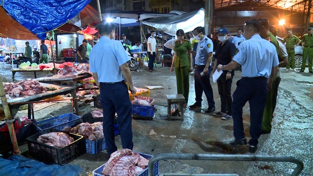 Công an Hà Nội: Triệt phá thành công đường dây giết mổ, tiêu thụ thịt lợn nhiễm bệnh- Ảnh 2. Công an Hà Nội: Triệt phá thành công đường dây giết mổ, tiêu thụ thịt lợn nhiễm bệnh- Ảnh 2.