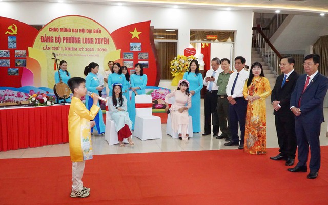 An Giang: Xây dựng phường Long Xuyên thành trung tâm đô thị, thương mại, dịch vụ, văn minh, hiện đại, nghĩa tình- Ảnh 1. An Giang: Xây dựng phường Long Xuyên thành trung tâm đô thị, thương mại, dịch vụ, văn minh, hiện đại, nghĩa tình- Ảnh 1.