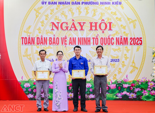 TP Cần Thơ: Đồng loạt tổ chức Ngày hội Toàn dân bảo vệ ANTQ năm 2025- Ảnh 2. TP Cần Thơ: Đồng loạt tổ chức Ngày hội Toàn dân bảo vệ ANTQ năm 2025- Ảnh 2.