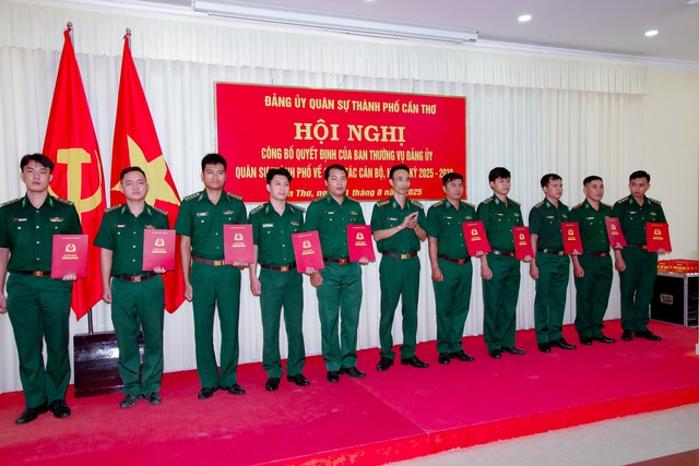 Đảng ủy Quân sự TP Cần Thơ: Công bố các quyết định về công tác cán bộ nhiệm kỳ 2025-2030- Ảnh 3.