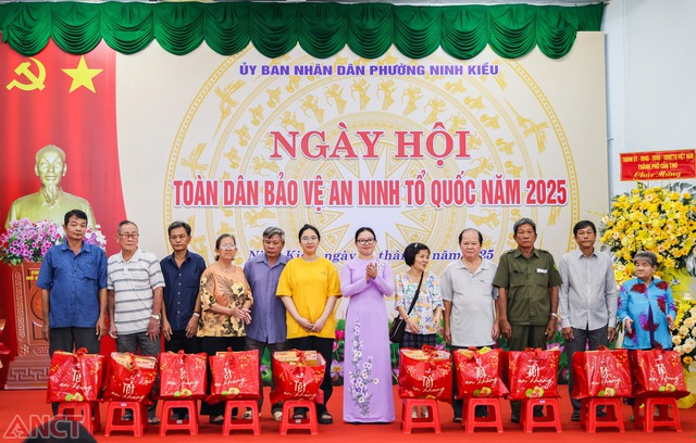 TP Cần Thơ: Đồng loạt tổ chức Ngày hội Toàn dân bảo vệ ANTQ năm 2025- Ảnh 3. TP Cần Thơ: Đồng loạt tổ chức Ngày hội Toàn dân bảo vệ ANTQ năm 2025- Ảnh 3.