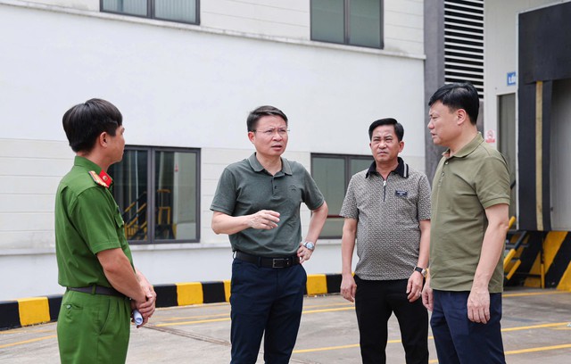 Cận cảnh kho đông lạnh chứa đầy thịt trâu bốc mùi hôi thối: Số lượng đầu vào lên tới vài nghìn tấn, đã sản xuất 400 tấn thịt trâu gác bếp trong 5 năm- Ảnh 2.