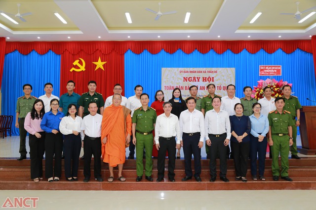TP Cần Thơ: Đồng loạt tổ chức Ngày hội Toàn dân bảo vệ ANTQ năm 2025- Ảnh 8. TP Cần Thơ: Đồng loạt tổ chức Ngày hội Toàn dân bảo vệ ANTQ năm 2025- Ảnh 8.