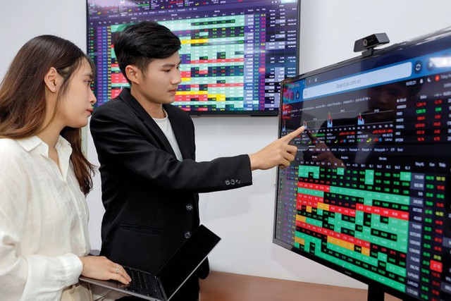 Lợi nhuận các công ty niêm yết sẽ tăng 14% trong quý III/2025 - Ảnh 1. Lợi nhuận các công ty niêm yết sẽ tăng 14% trong quý III/2025 - Ảnh 1.