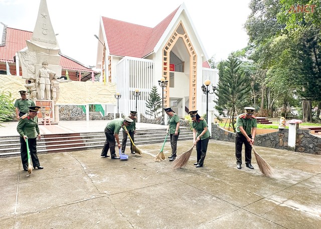 Công an TP. Cần Thơ: Tổ chức sinh hoạt chính trị kỷ niệm 80 năm Ngày truyền thống CAND- Ảnh 3. Công an TP. Cần Thơ: Tổ chức sinh hoạt chính trị kỷ niệm 80 năm Ngày truyền thống CAND- Ảnh 3.
