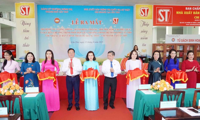Trường Chính trị TP Cần Thơ: Ra mắt mô hình “Tư tưởng thông - Hành động thoáng - Đổi mới, sáng tạo hiệu quả”- Ảnh 6. Trường Chính trị TP Cần Thơ: Ra mắt mô hình “Tư tưởng thông - Hành động thoáng - Đổi mới, sáng tạo hiệu quả”- Ảnh 6.