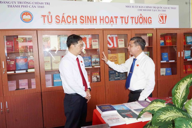Trường Chính trị TP Cần Thơ: Ra mắt mô hình “Tư tưởng thông - Hành động thoáng - Đổi mới, sáng tạo hiệu quả”- Ảnh 8. Trường Chính trị TP Cần Thơ: Ra mắt mô hình “Tư tưởng thông - Hành động thoáng - Đổi mới, sáng tạo hiệu quả”- Ảnh 8.