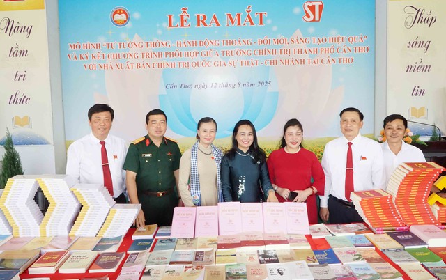 Trường Chính trị TP Cần Thơ: Ra mắt mô hình “Tư tưởng thông - Hành động thoáng - Đổi mới, sáng tạo hiệu quả”- Ảnh 10. Trường Chính trị TP Cần Thơ: Ra mắt mô hình “Tư tưởng thông - Hành động thoáng - Đổi mới, sáng tạo hiệu quả”- Ảnh 10.