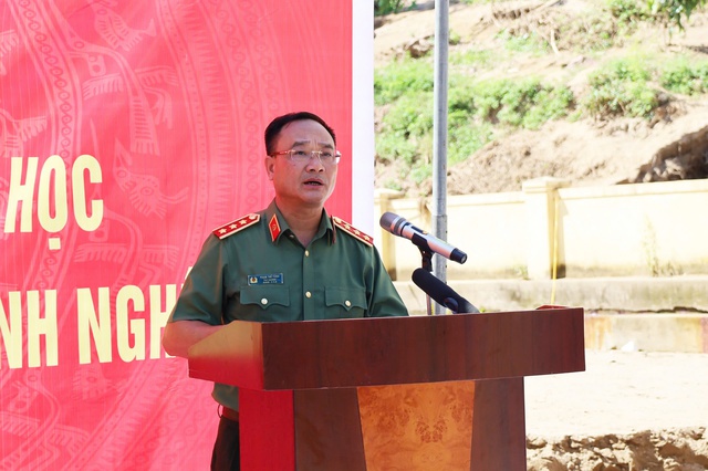 Cao điểm 40 ngày đêm xây dựng nhà, trường học hỗ trợ người dân vùng lũ Nghệ An- Ảnh 1. Cao điểm 40 ngày đêm xây dựng nhà, trường học hỗ trợ người dân vùng lũ Nghệ An- Ảnh 1.