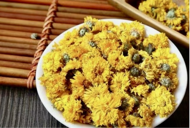 Sở Y tế Thanh Hóa thu hồi khẩn lô dược liệu Cúc hoa vàng vi phạm chất lượng- Ảnh 1.