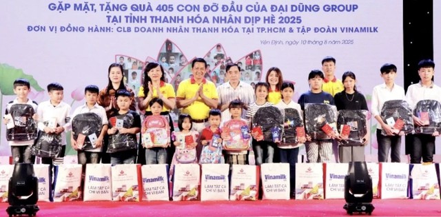 Thanh Hóa: Tổ chức chương trình “Trái tim yêu thương” gặp gỡ, trao quà cho 405 trẻ mồ côi- Ảnh 1. Thanh Hóa: Tổ chức chương trình “Trái tim yêu thương” gặp gỡ, trao quà cho 405 trẻ mồ côi- Ảnh 1.
