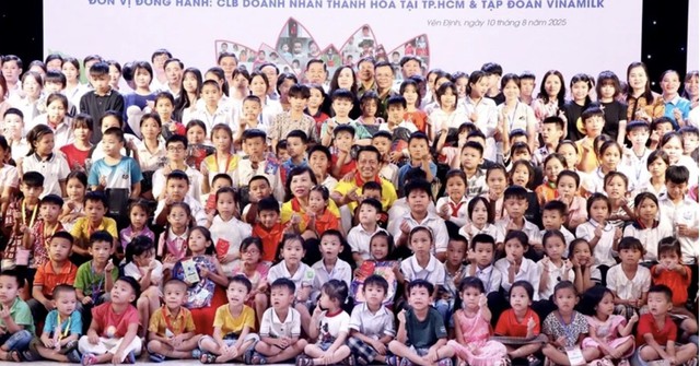 Thanh Hóa: Tổ chức chương trình “Trái tim yêu thương” gặp gỡ, trao quà cho 405 trẻ mồ côi- Ảnh 3. Thanh Hóa: Tổ chức chương trình “Trái tim yêu thương” gặp gỡ, trao quà cho 405 trẻ mồ côi- Ảnh 3.
