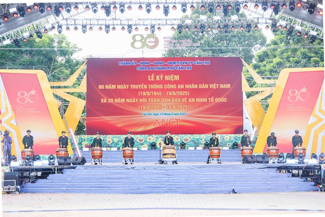 Công an TP Cần Thơ: Tổng duyệt Chương trình Lễ kỷ niệm 80 năm Ngày truyền thống CAND Việt Nam- Ảnh 3.