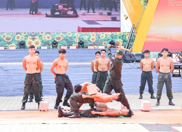 Công an TP Cần Thơ: Tổng duyệt Chương trình Lễ kỷ niệm 80 năm Ngày truyền thống CAND Việt Nam- Ảnh 5.