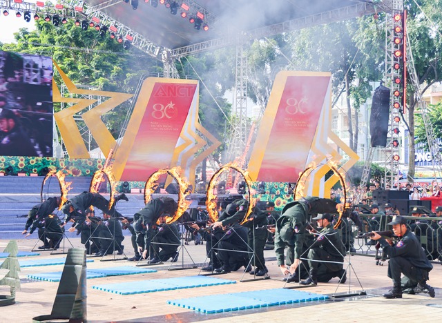 Công an TP Cần Thơ: Tổng duyệt Chương trình Lễ kỷ niệm 80 năm Ngày truyền thống CAND Việt Nam- Ảnh 7.