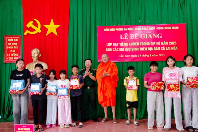 Đồn Biên phòng Lai Hòa: Bế giảng lớp dạy tiếng Khmer cho học sinh khu vực biên giới biển- Ảnh 2.