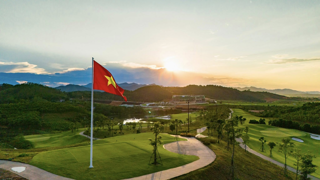 NTK Lê Thanh Hòa sẽ thiết kế đồng phục cho cán bộ, nhân viên Văn Lang Empire T&T Golf Club- Ảnh 5.