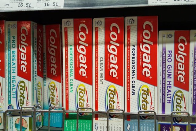 Thu hồi kem đánh răng Colgate tại 1 quốc gia do "lo ngại rủi ro đối với sức khỏe người tiêu dùng"- Ảnh 1. Thu hồi kem đánh răng Colgate tại 1 quốc gia do "lo ngại rủi ro đối với sức khỏe người tiêu dùng"- Ảnh 1.