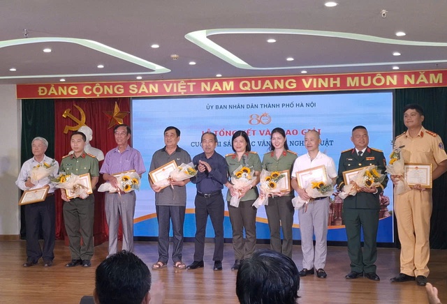 Trao giải cuộc thi sáng tác văn học nghệ thuật “Công an Thủ đô: Vì bình yên cuộc sống”- Ảnh 5.