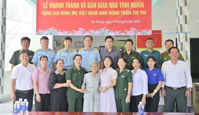 Hội Phụ nữ BĐBP tỉnh An Giang tri ân mẹ Việt Nam Anh hùng Trần Thị Thi- Ảnh 1.
