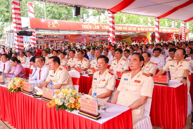 Công an TP Cần Thơ: Vững bước dưới cờ vinh quang 80 năm Công an nhân dân Việt Nam- Ảnh 1.