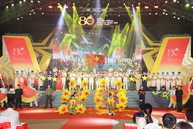 Công an TP Cần Thơ: Vững bước dưới cờ vinh quang 80 năm Công an nhân dân Việt Nam- Ảnh 15.