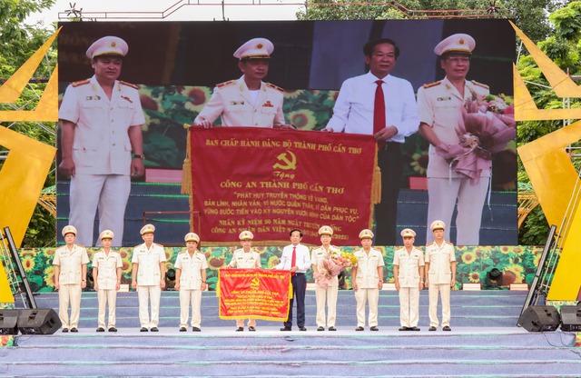 Công an TP Cần Thơ: Vững bước dưới cờ vinh quang 80 năm Công an nhân dân Việt Nam- Ảnh 5.
