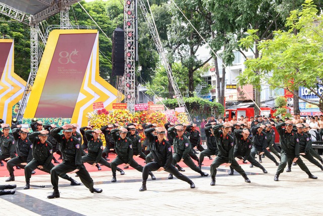 Công an TP Cần Thơ: Vững bước dưới cờ vinh quang 80 năm Công an nhân dân Việt Nam- Ảnh 3.