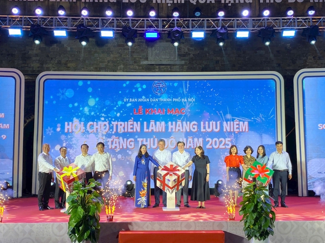Hà Nội: Quảng bá tinh hoa làng nghề tại Hội chợ triển lãm hàng lưu niệm, quà tặng Thủ đô năm 2025- Ảnh 1.