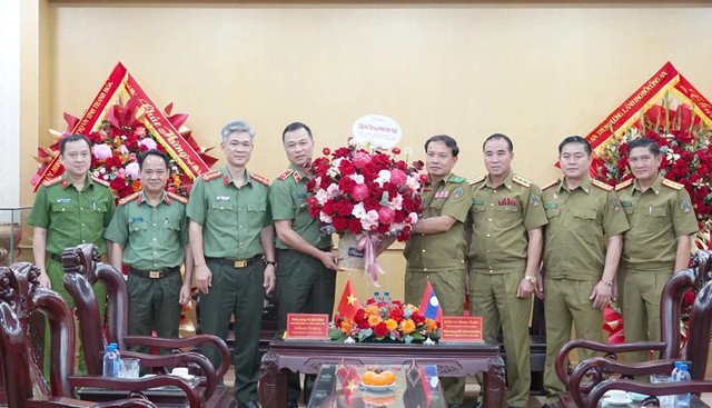 Công an tỉnh Hủa Phăn thăm, chúc mừng Công an tỉnh Thanh Hóa- Ảnh 1.
