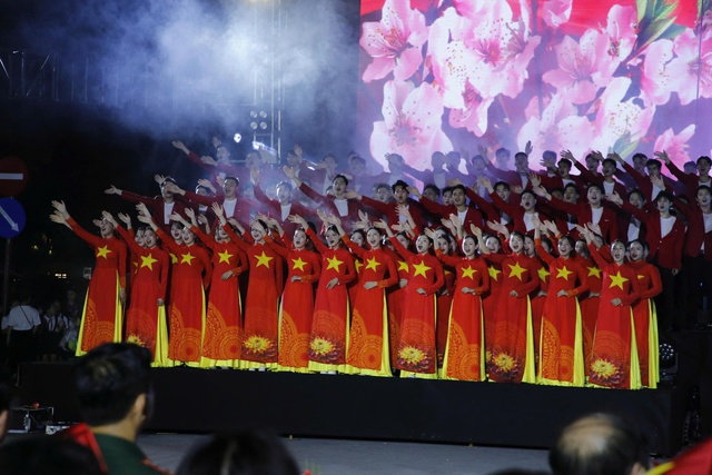 Kết nối, lan tỏa niềm tự hào với chương trình nghệ thuật “Hà Nội - Từ mùa thu lịch sử năm 1945”- Ảnh 10.