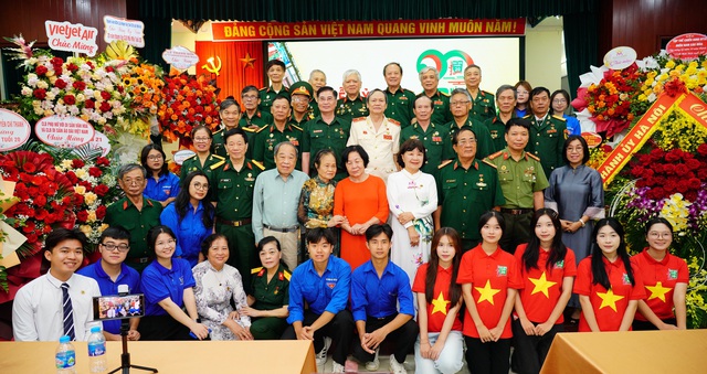 Câu lạc bộ “Mãi mãi tuổi 20”: Dấu ấn hai thập kỷ tri ân, tôn vinh và truyền lửa- Ảnh 2.