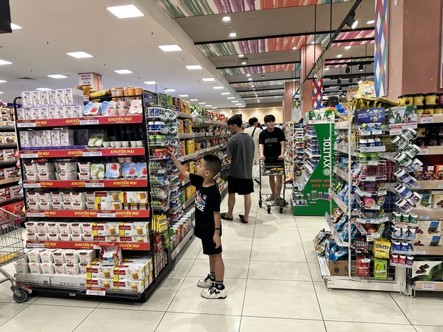 Hà Nội: Kích cầu tiêu dùng dịp 2/9, thúc đẩy tăng trưởng thị trường bán lẻ Thủ đô- Ảnh 3. Hà Nội: Kích cầu tiêu dùng dịp 2/9, thúc đẩy tăng trưởng thị trường bán lẻ Thủ đô- Ảnh 3.
