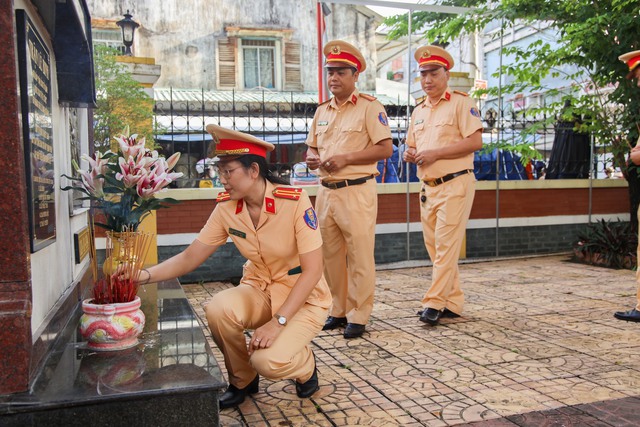 CSGT Cần Thơ: Phát huy truyền thống, nâng cao trách nhiệm, vì sự bình yên trên mọi tuyến đường- Ảnh 1. CSGT Cần Thơ: Phát huy truyền thống, nâng cao trách nhiệm, vì sự bình yên trên mọi tuyến đường- Ảnh 1.