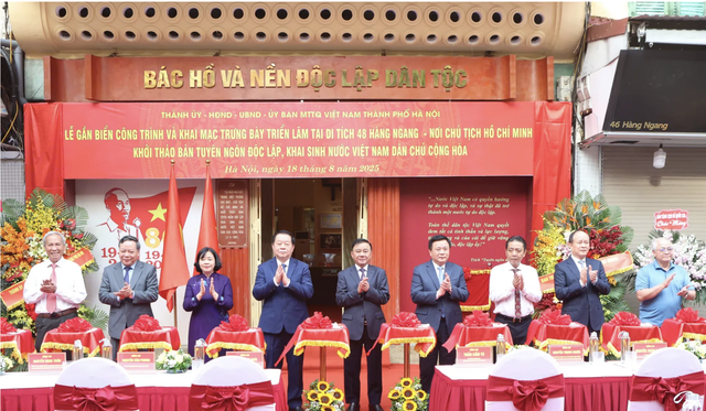 Hà Nội: Gắn biển công trình và trưng bày triển lãm tại di tích lịch sử 48 Hàng Ngang- Ảnh 1.
