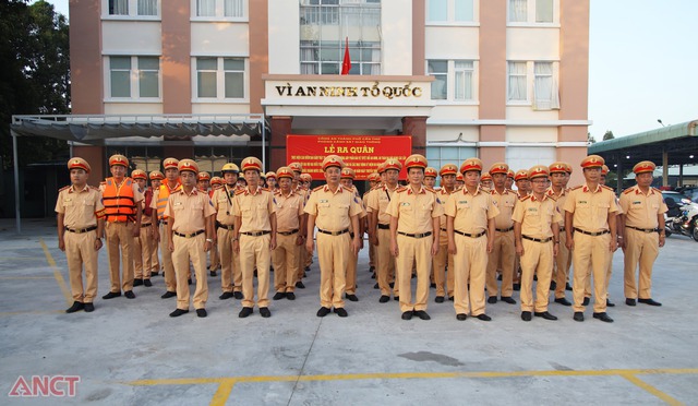 TP Cần Thơ: Ra quân bảo đảm TTATGT phục vụ các ngày lễ lớn- Ảnh 1. TP Cần Thơ: Ra quân bảo đảm TTATGT phục vụ các ngày lễ lớn- Ảnh 1.