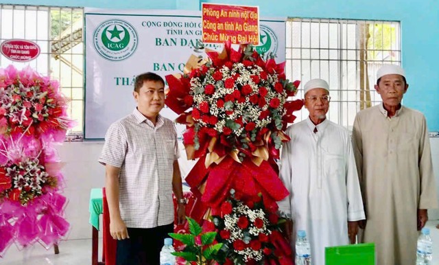 An Giang: Phòng An ninh nội địa chúc mừng Đại hội Ban Quản trị Thánh đường Al-Khairiyah- Ảnh 1.