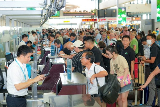 Chính phủ yêu cầu nghiên cứu phân cấp mức độ điều chỉnh giá vé máy bay- Ảnh 1. Chính phủ yêu cầu nghiên cứu phân cấp mức độ điều chỉnh giá vé máy bay- Ảnh 1.