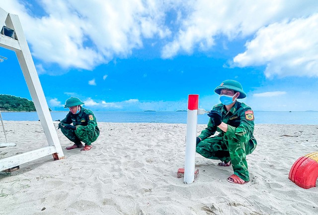 Đồn Biên phòng Tiên Hải: Góp sức bảo vệ chủ quyền, giữ sạch môi trường biển đảo- Ảnh 4.