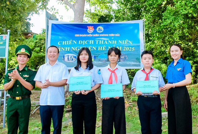 Đồn Biên phòng Tiên Hải: Góp sức bảo vệ chủ quyền, giữ sạch môi trường biển đảo- Ảnh 2.