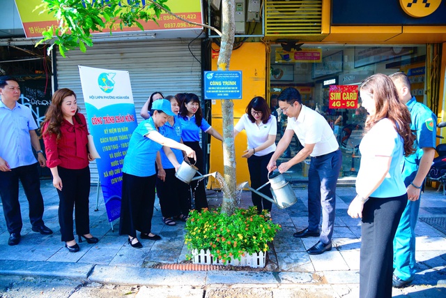 Phường Hoàn Kiếm ra quân tổng vệ sinh môi trường- Ảnh 6. Phường Hoàn Kiếm ra quân tổng vệ sinh môi trường- Ảnh 6.