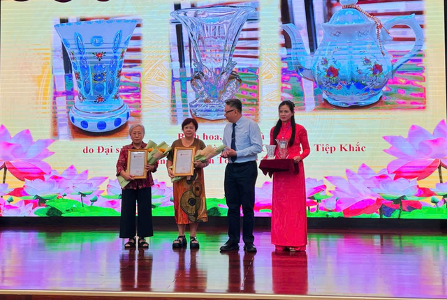 Bảo tàng Tôn Đức Thắng: Họp mặt kỷ niệm 137 năm Ngày sinh của Chủ tịch Tôn Đức Thắng- Ảnh 3. Bảo tàng Tôn Đức Thắng: Họp mặt kỷ niệm 137 năm Ngày sinh của Chủ tịch Tôn Đức Thắng- Ảnh 3.