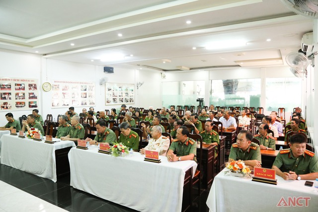 Hội cựu CAND TP Cần Thơ họp mặt kỷ niệm 80 năm Ngày truyền thống CAND Việt Nam- Ảnh 1. Hội cựu CAND TP Cần Thơ họp mặt kỷ niệm 80 năm Ngày truyền thống CAND Việt Nam- Ảnh 1.