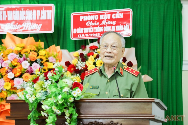 Hội cựu CAND TP Cần Thơ họp mặt kỷ niệm 80 năm Ngày truyền thống CAND Việt Nam- Ảnh 2. Hội cựu CAND TP Cần Thơ họp mặt kỷ niệm 80 năm Ngày truyền thống CAND Việt Nam- Ảnh 2.