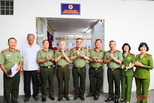 Hội cựu CAND TP Cần Thơ họp mặt kỷ niệm 80 năm Ngày truyền thống CAND Việt Nam- Ảnh 4. Hội cựu CAND TP Cần Thơ họp mặt kỷ niệm 80 năm Ngày truyền thống CAND Việt Nam- Ảnh 4.