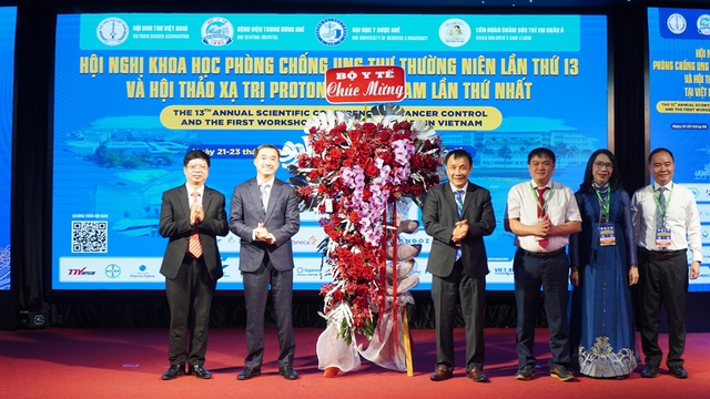 Thành phố Huế: Gần 200 báo cáo khoa học tại hội nghị khoa học, phòng chống ung thư thường niên- Ảnh 2. Thành phố Huế: Gần 200 báo cáo khoa học tại hội nghị khoa học, phòng chống ung thư thường niên- Ảnh 2.