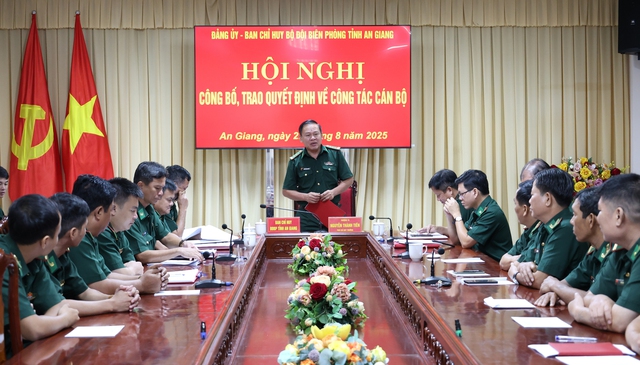 Ban chỉ huy BĐBP tỉnh An Giang trao quyết định công tác cán bộ- Ảnh 2.