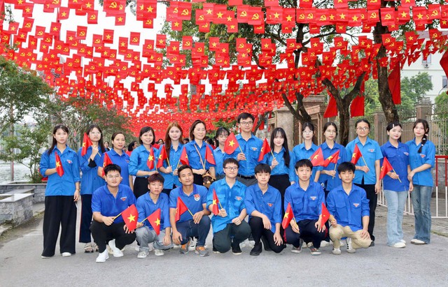 Tuổi trẻ Hưng Yên: 30 ngày cao điểm tổ chức mở lớp "Bình dân học vụ số" đợt 2- Ảnh 8. Tuổi trẻ Hưng Yên: 30 ngày cao điểm tổ chức mở lớp "Bình dân học vụ số" đợt 2- Ảnh 8.