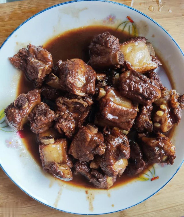 Ra chợ gặp 3 loại sườn lợn, ngon rẻ mấy cũng đừng mua, chị bán thịt lâu năm tiết lộ- Ảnh 2.